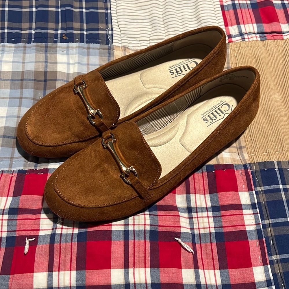 Cliffs by White Mountain beige flats